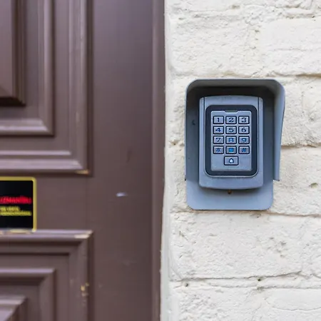 Modern In Siena Tirgus Apartment