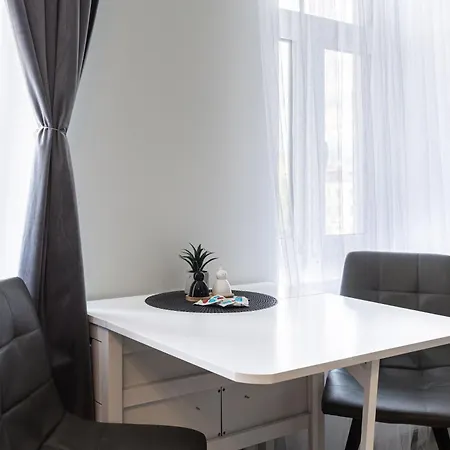 Modern In Siena Tirgus *